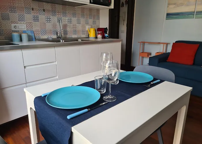 شقة Blue Retreat Modern Near M4 ميلان