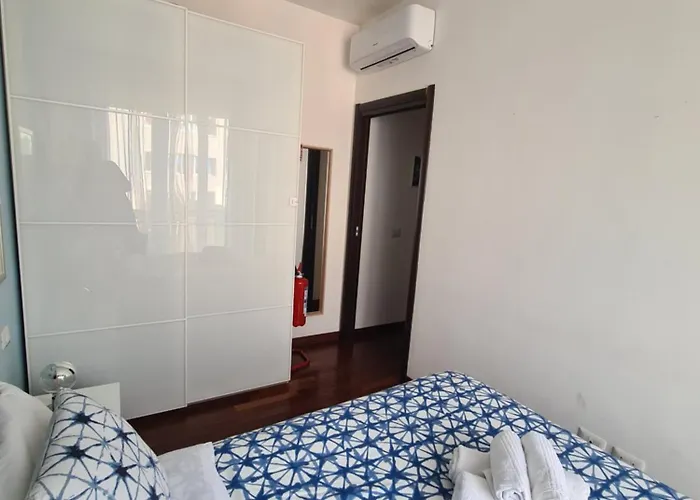 Blue Retreat Modern Near M4 شقة *