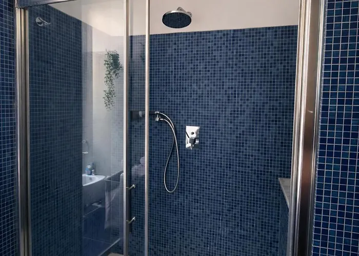 Blue Retreat Modern Near M4 شقة *